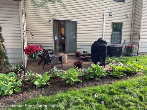 410 Daisy Ct, Jackson Twp NJ  08527-2585 exterior