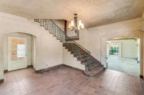 3192 Sycamore Dr, Simi Valley CA 93065-2703 exterior