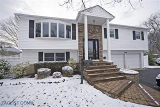 325 Pine Dr, Bayshore, NY 11706-6322