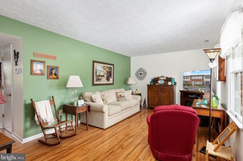 915 Hilltop Dr, Woodstock, VA 22664-1600