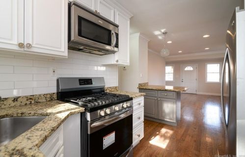 79 Alba Ave, Bridgeport, CT 06606-2933