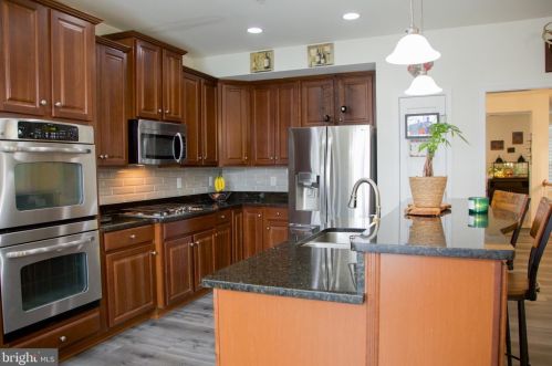2631 Eastbourne Dr, Woodbridge VA  22191-4090 exterior