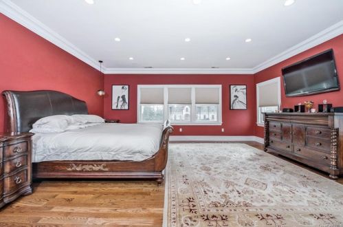 18 Hilltop Dr, Rye Brook NY  10573-5308 exterior