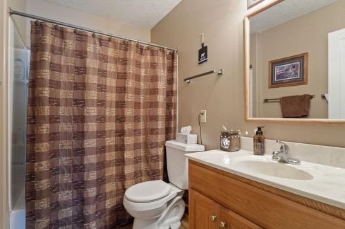 407 3rd St, New Johannesburg WI  54017-2012 exterior