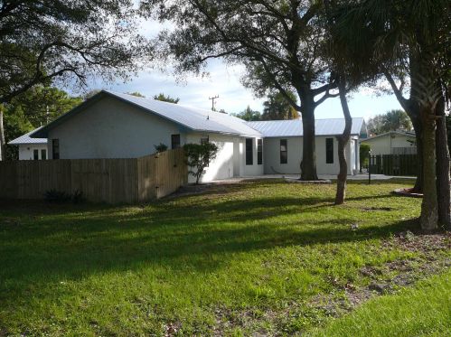 2718 Sunrise Blvd, Fort Pierce, FL 34982-3513