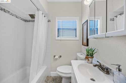 7144 Holly St, Oakland CA  94621-2345 exterior