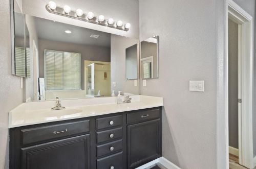 211 Emory Oak Pl, Lathrop CA  95330-8527 exterior