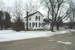 216 Lawton St, Edgerton WI  53534-2118 exterior