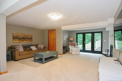 23 Woodruff Rd, Farmington CT  06032-2025 exterior