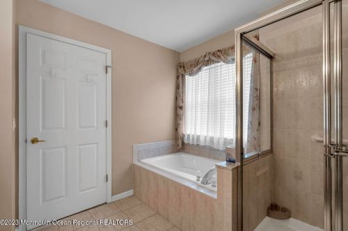 5 Winding River Rd, Lakewood NJ  08701-5734 exterior