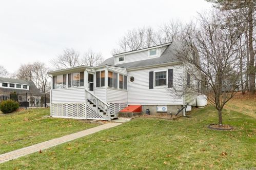 83 Mission Rd, New Hamburg, NY 12590-6602