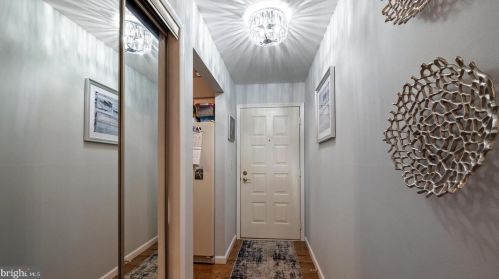 524 Woodmill Dr, East Windsor NJ  08512-2511 exterior