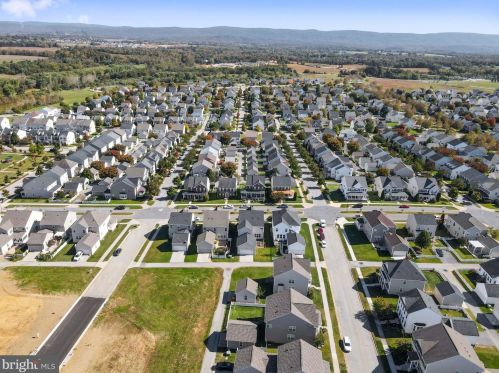 445 Lord Fairfax St, Charles Town WV  25414-2603 exterior