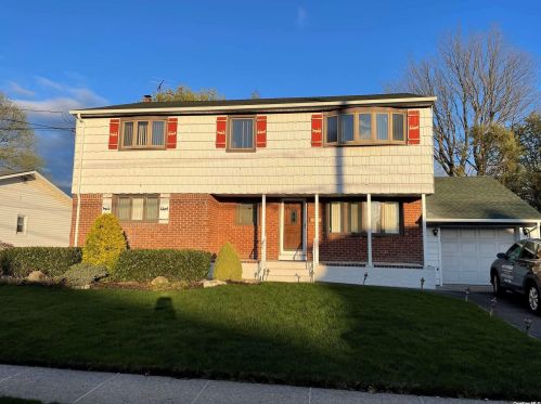 4 Cedar Ave, Bethpage, NY 11714-1206