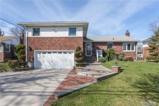 2426 Westlake Ave, Rockville Centre, NY 11572-1745