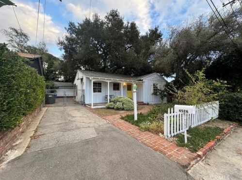 4526 Rockland Pl, La Canada, CA 91011-1426
