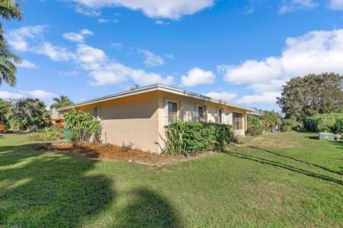 19 Crooked Ln, Naples, FL 34112-0202