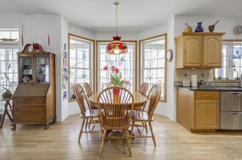 7 Menayas Ct, Washingtonville NY  10992-2032 exterior