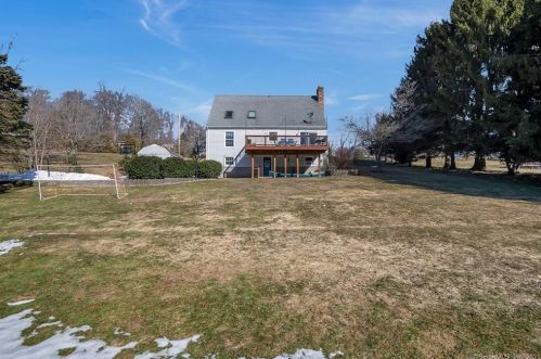 98 Oxbow Ln, Northford, CT 06472-1117