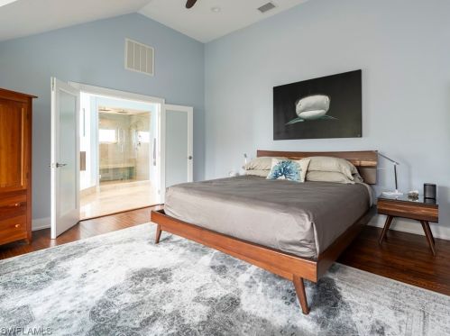 5690 Pne Tree Dr, Sanibel FL 33957-2304 exterior