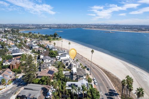 3328 Crown Pt Dr, San Diego CA 92109-6711 exterior