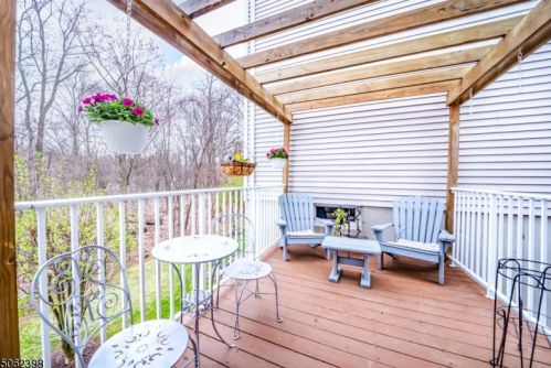 40 Brock Ln, Hackettstown NJ  07840-5677 exterior