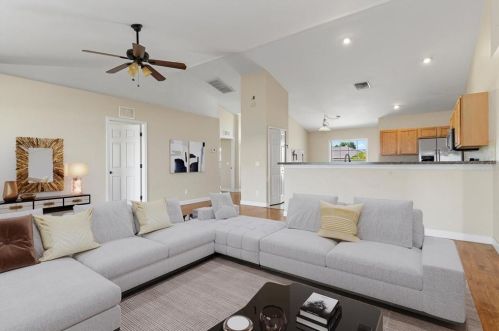 1405 15th St, Cape Coral, FL 33909-1573