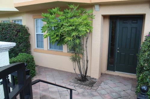 2542 Gardens Pkwy, West Palm Beach, FL 33410-2934