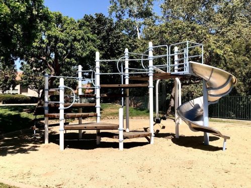 136 Valero Cir, Calabasas CA  91377-5551 exterior