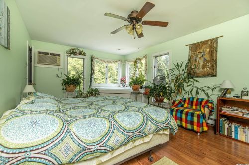 209 Country Rd, Mount Sinai NY  11766-1509 exterior