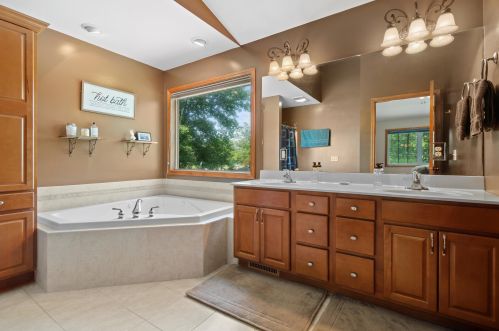 1158 101 St, Kenosha WI 53158-4034 exterior