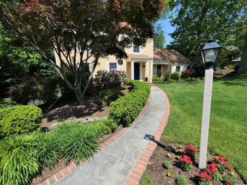 28 Little Harbor Rd, Mount Sinai NY  11766-1208 exterior