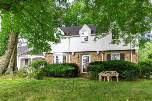 1093 Knollwood Rd, White Plains NY  10603-1100 exterior