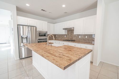 28342 Lorita Ln, Santa Clarita CA  91350-3211 exterior