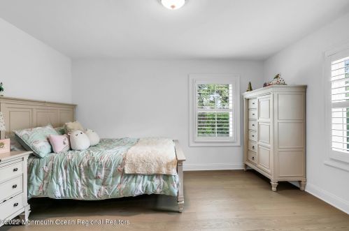 4 Constitution Dr, Leonardo NJ  07737-1808 exterior