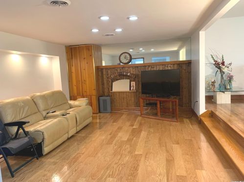 55 Greenvale Dr, Elwood NY  11731-4117 exterior