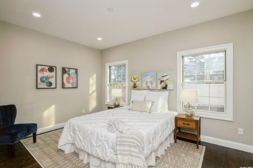 57 Bobwhite Ln, Hicksville NY  11801-4520 exterior