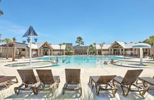 1521 Lindsey Creek Dr, Mount Pleasant SC  29466-8393 exterior