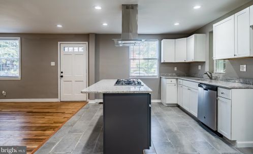 156 Riverview Dr, New Castle DE  19720-2732 exterior