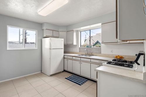 3616 10 St, Long Beach CA  90804-5050 exterior