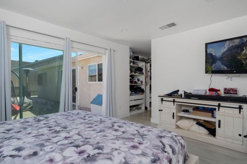 6342 Farley Dr, San Diego CA  92122-3025 exterior