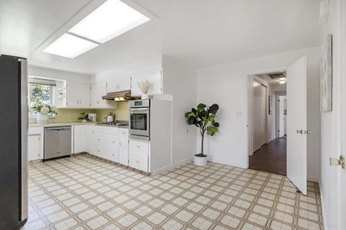 1438 Miramonte Ave, Los Altos CA 94024-5640 exterior