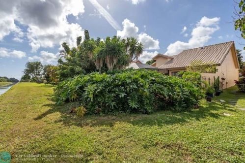 7618 Solimar Cir, Boca Raton FL  33433-1035 exterior