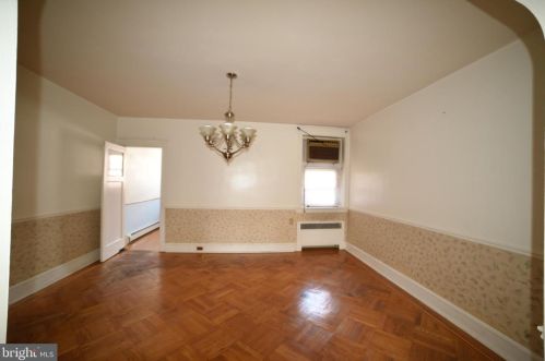 3239 Knorr St, Philadelphia, PA 19149-2614