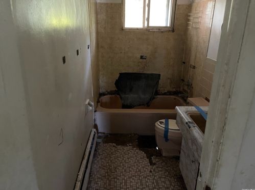 15 Oswego Pl, Babylon NY  11704-1804 exterior