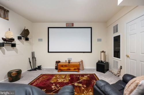 7226 Lyndam Hill Cir, Lorton VA  22079-4509 exterior