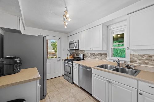 413 Janice Dr, Pittsburgh PA  15235-3022 exterior