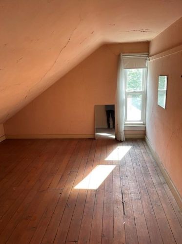 8 Ballou Ave, Lincoln RI  02865-2806 exterior