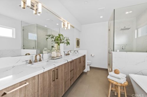 1423 15th St, Manhattan Beach CA  90266-4070 exterior