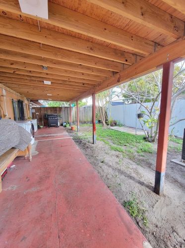 17 Suffolk Ave, Hialeah FL  33010-5035 exterior